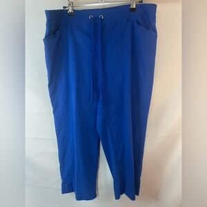 Chicos perfect stretch weekend capris. A vibrant blue with silver accents.